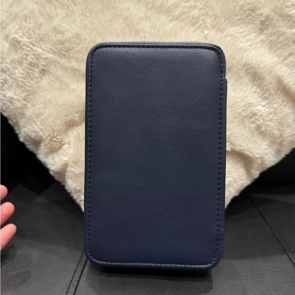 BRAND NEW, NEVER BEEN OPENED MISSONI AMENITY KIT - Picture 2 of 7